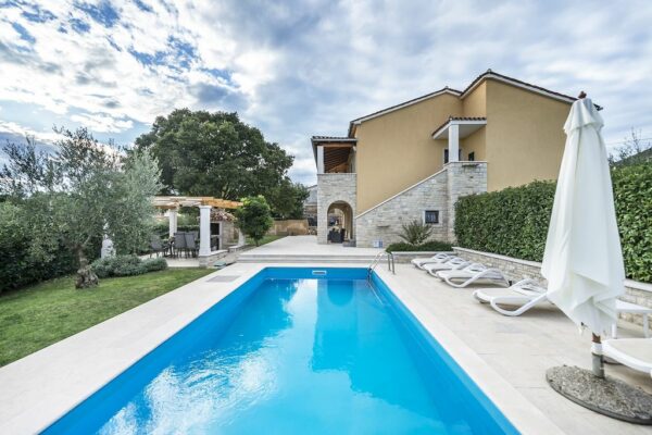 Villa Ladonja With Private Pool And Sauna in Vrsar (Istrië - vasteland)