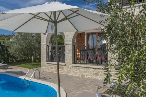 Villa Evelyn With Private Pool And Panoramic View in Poreč (Istrië)