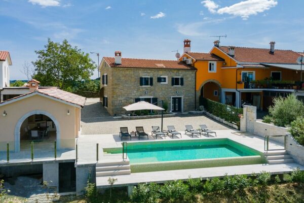 Villa Grazia With Heated Pool in Kašćerga (Istrië)